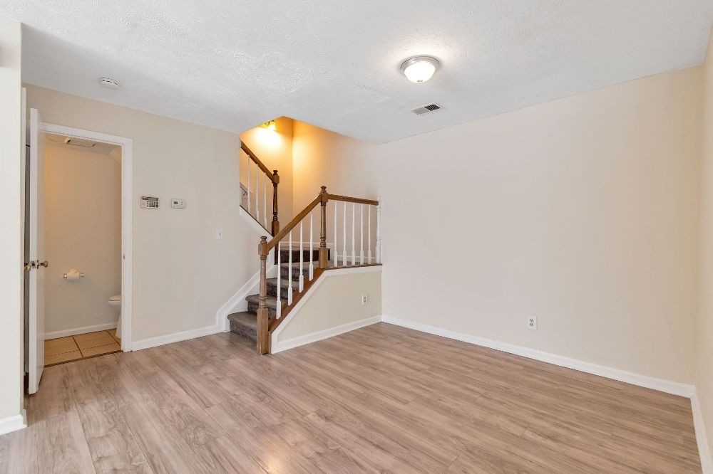 1075 Rock Creek Ln - Photo 3 of 15