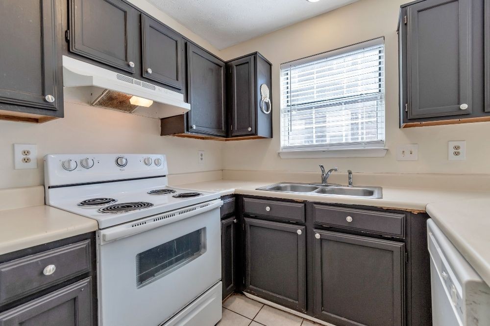 1075 Rock Creek Ln - Photo 5 of 15