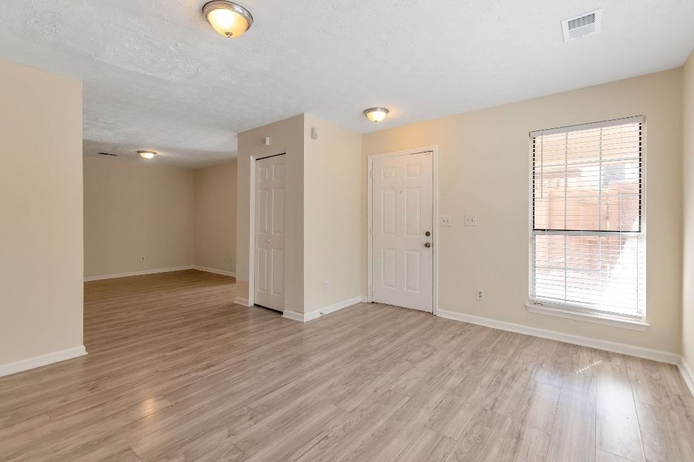 1075 Rock Creek Ln - Photo 6 of 15