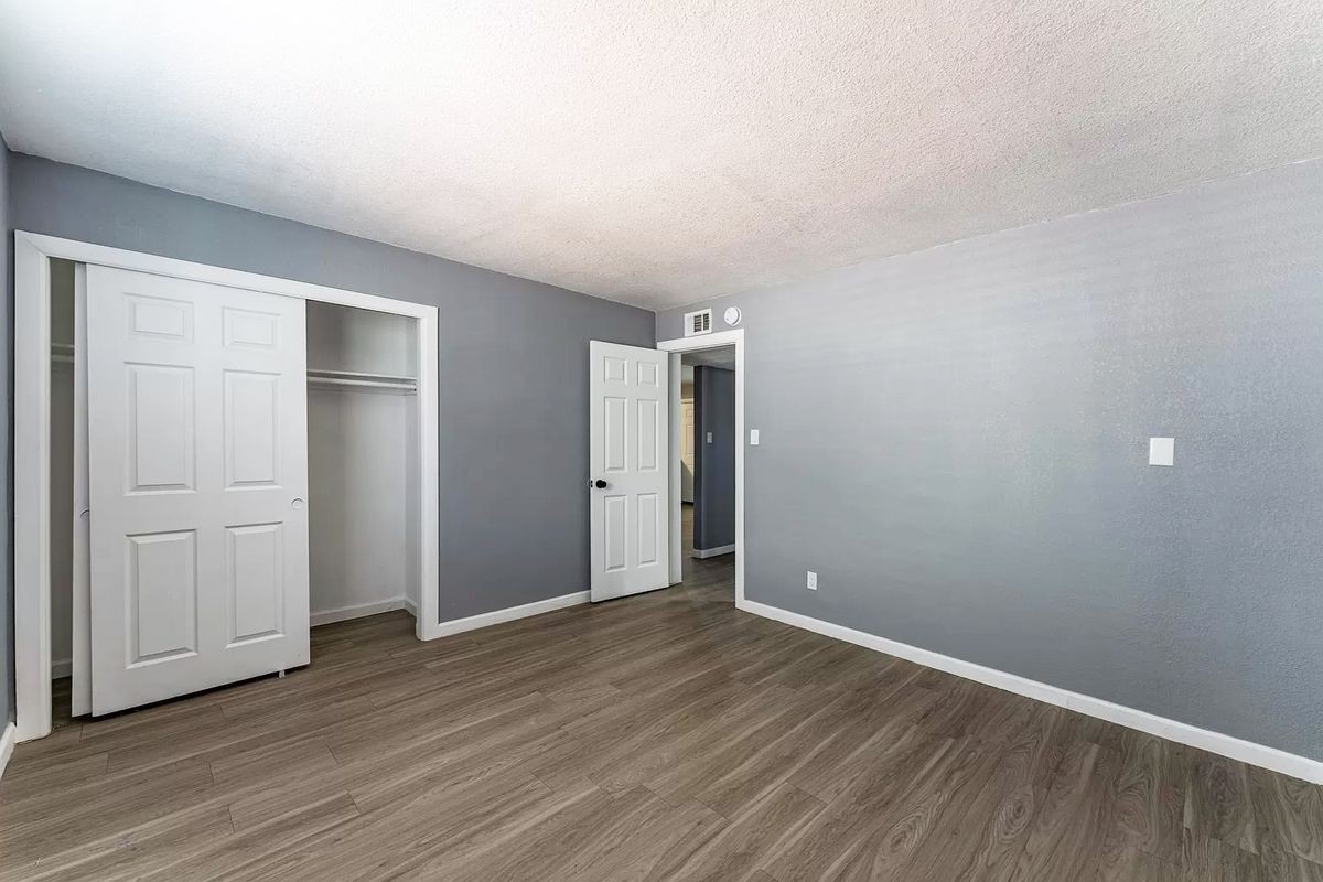2014 W Berridge Ln - Photo 3 of 31
