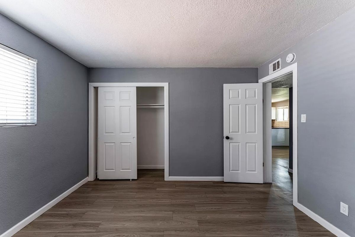 2014 W Berridge Ln - Photo 4 of 31