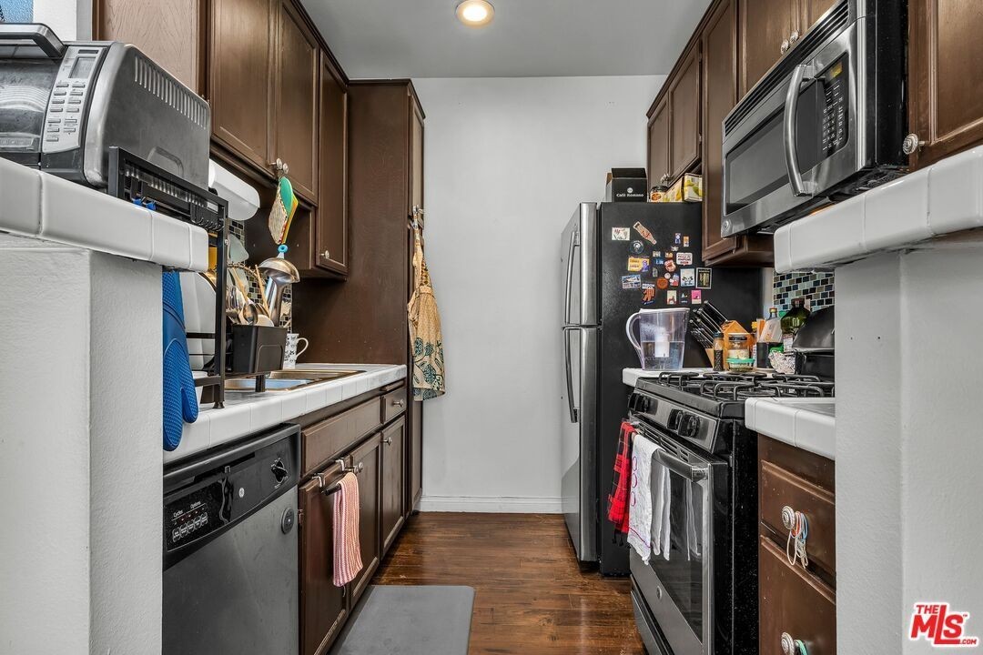 1546 Hi Point St ##105 - Photo 3 of 9