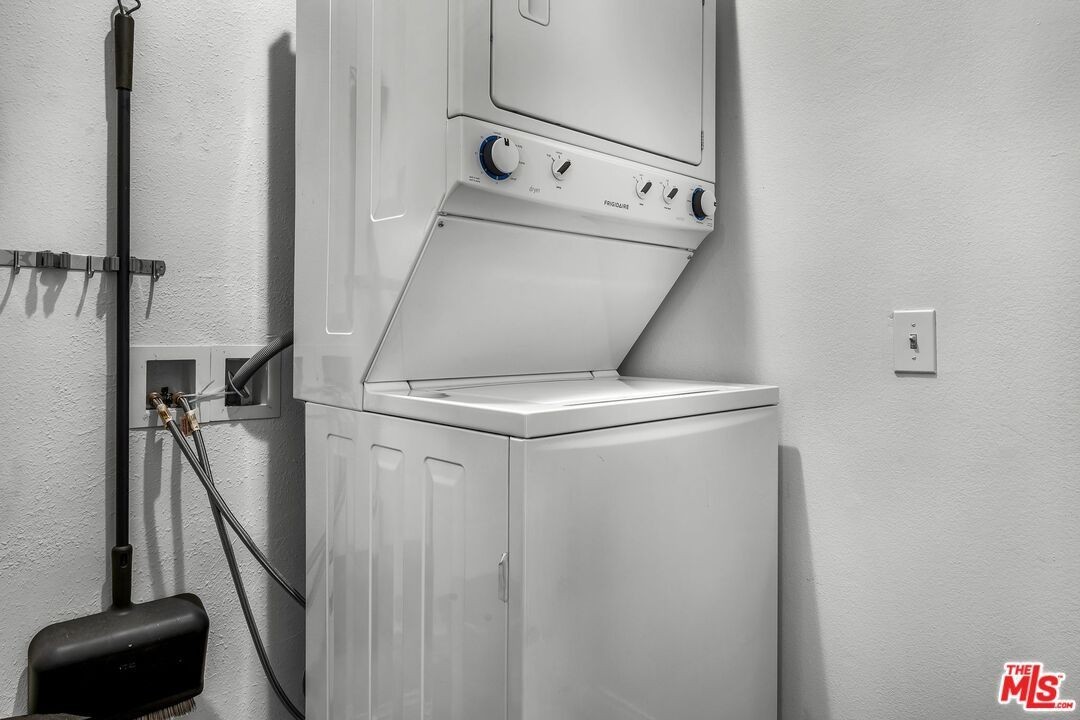 1546 Hi Point St ##105 - Photo 7 of 9