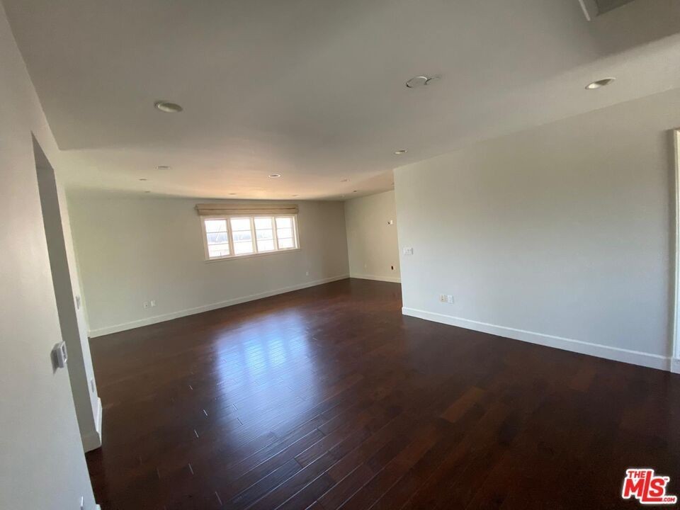 146 N Clark Dr ##2a - Photo 5 of 11