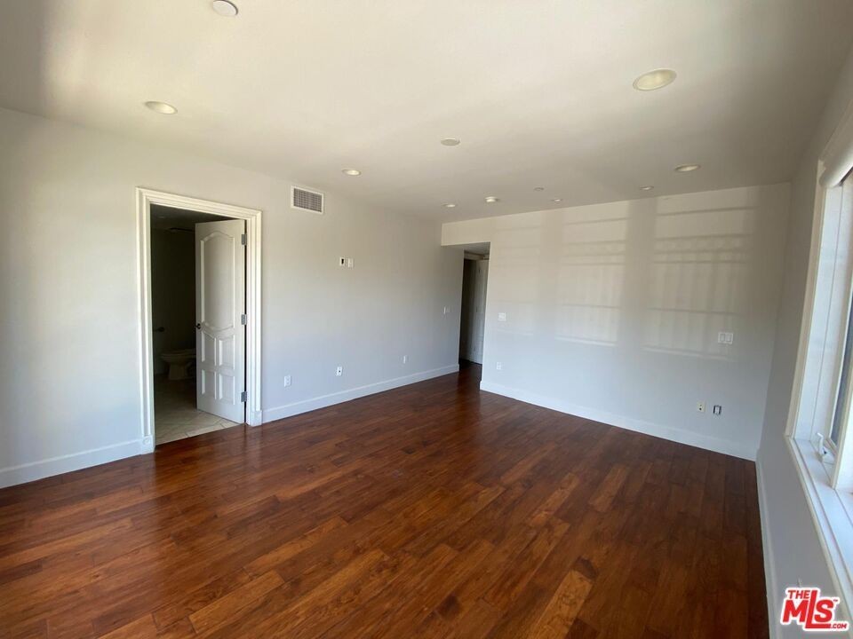 146 N Clark Dr ##2a - Photo 6 of 11