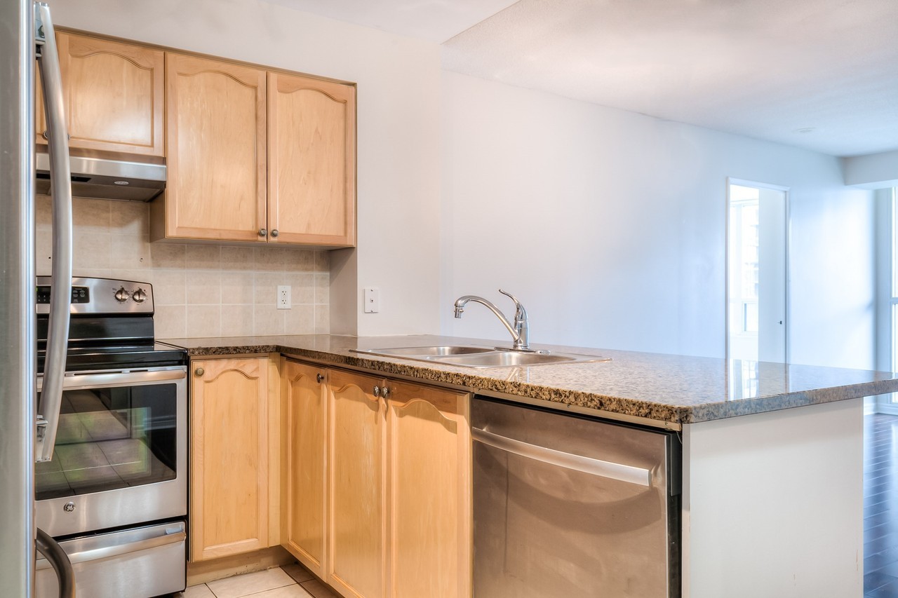 23 Hollywood Ave #1803 - Photo 3 of 31