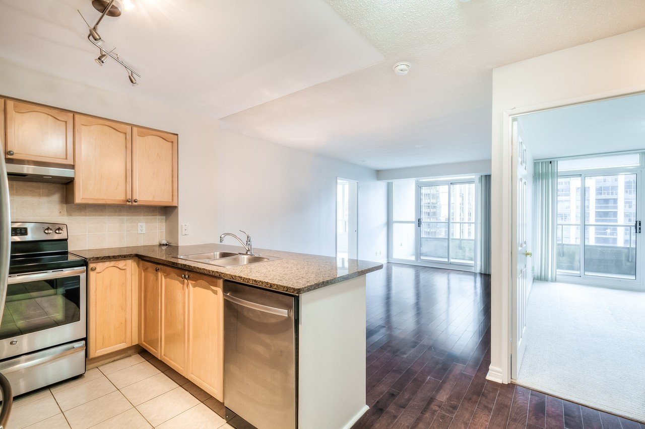23 Hollywood Ave #1803 - Photo 5 of 31