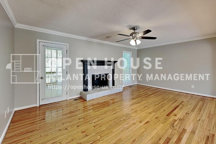4232 Glenforest Way Ne - Photo 5 of 23