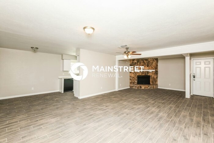 216 Ne Craig St - Photo 2 of 16