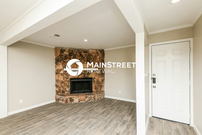 216 Ne Craig St - Photo 3 of 16
