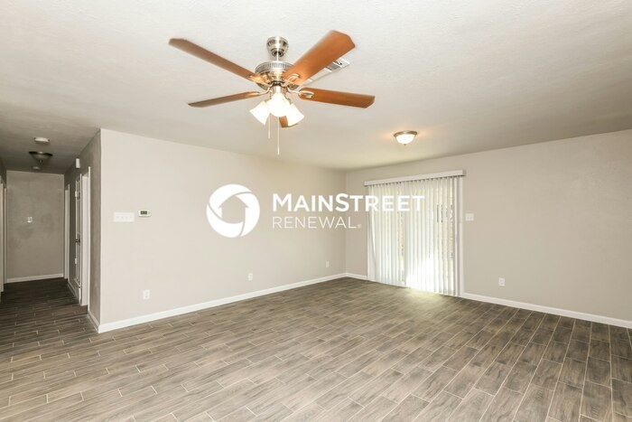 216 Ne Craig St - Photo 4 of 16