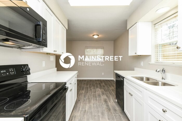 216 Ne Craig St - Photo 6 of 16