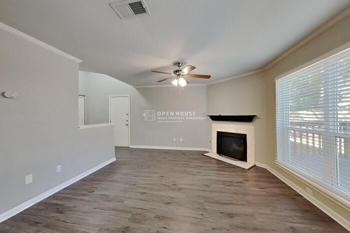2519 Clear Ridge Dr - Photo 4 of 20