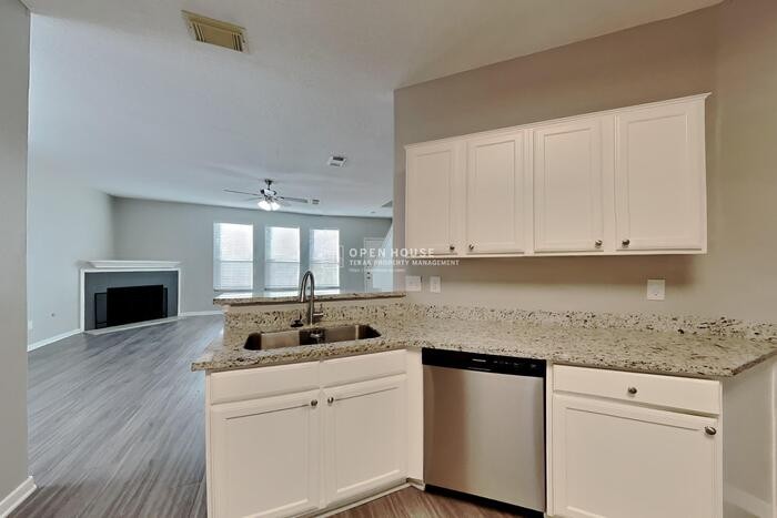 12210 Carriage Oak Cir - Photo 7 of 26