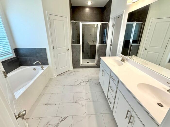 10 Hughetta Street South - Photo 6 of 12