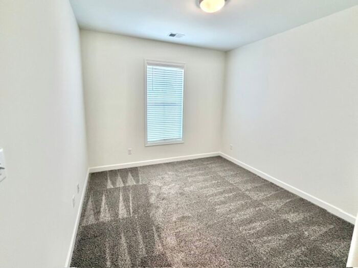 10 Hughetta Street South - Photo 7 of 12