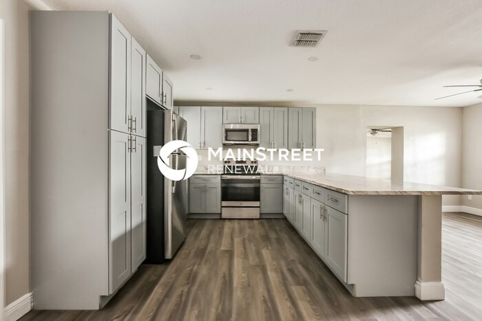 1230 Saint James Rd - Photo 5 of 18