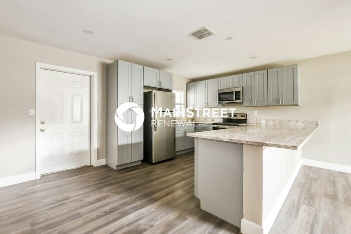 1230 Saint James Rd - Photo 6 of 18