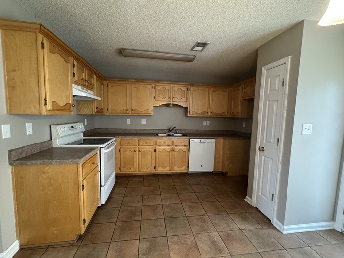 4693 Graham Lake Dr - Photo 3 of 14