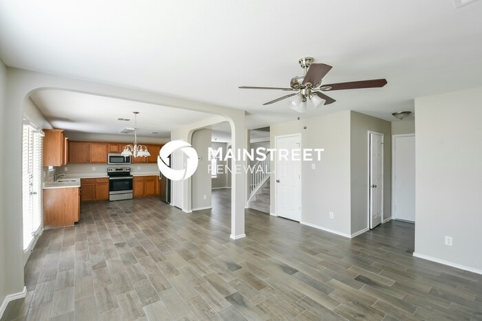 9011 Walnut Spgs - Photo 3 of 17