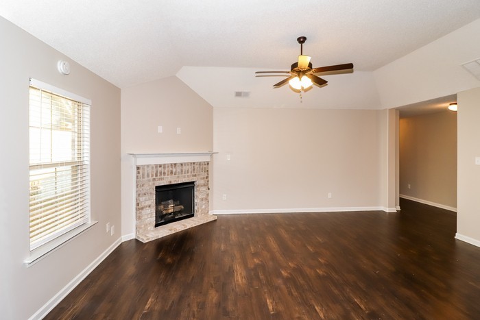 1091 Darren Cir E - Photo 5 of 16