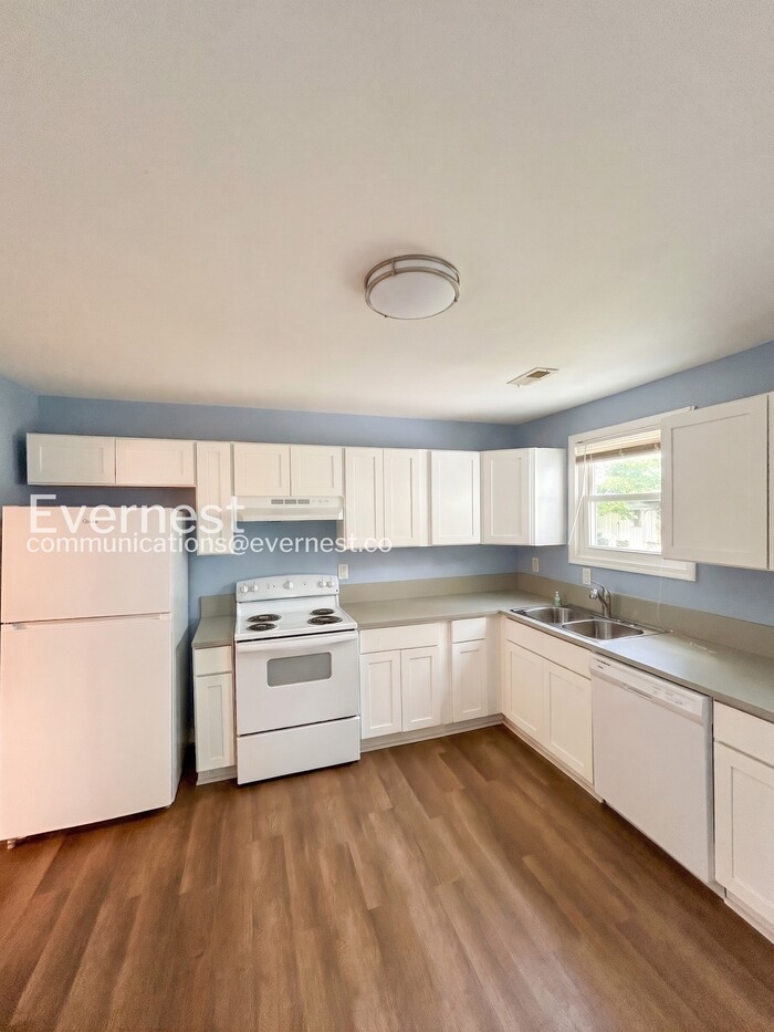 2611 Gravel Hill Rd - Photo 4 of 17