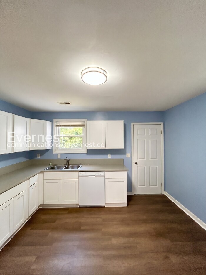 2611 Gravel Hill Rd - Photo 5 of 17