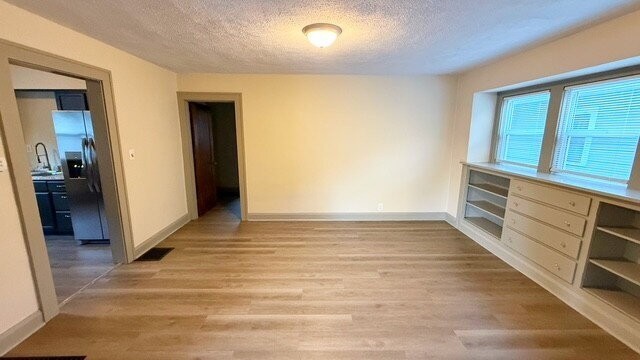 829 N Chester Ave - Photo 5 of 17