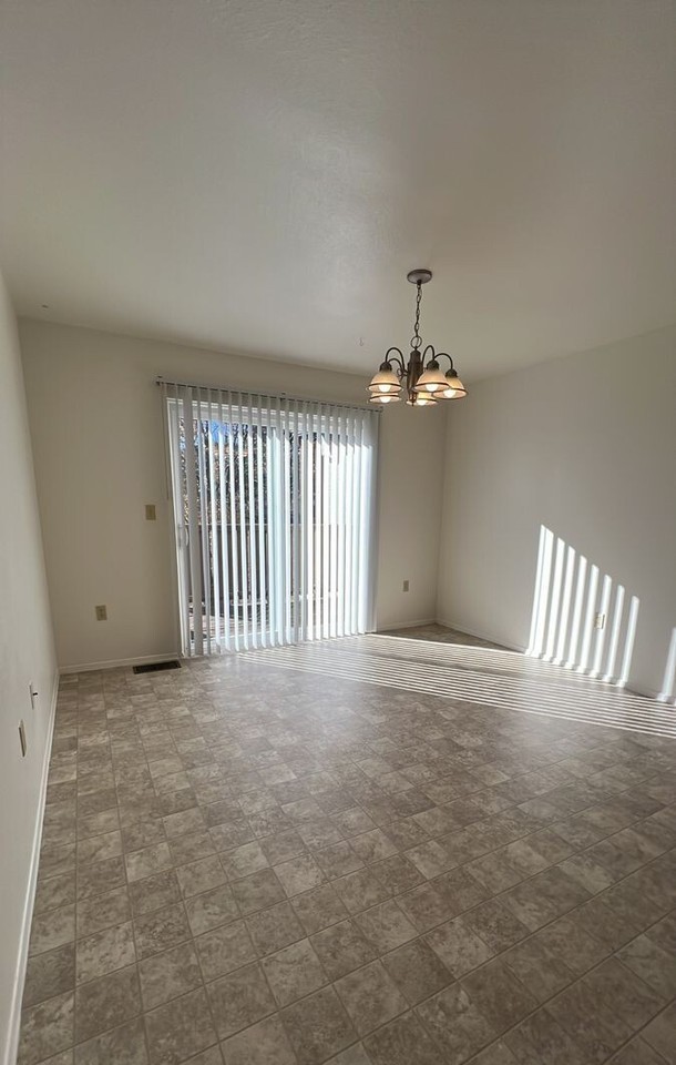 296 Wilder Ct - Photo 4 of 9