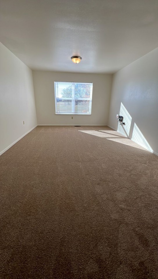 296 Wilder Ct - Photo 6 of 9