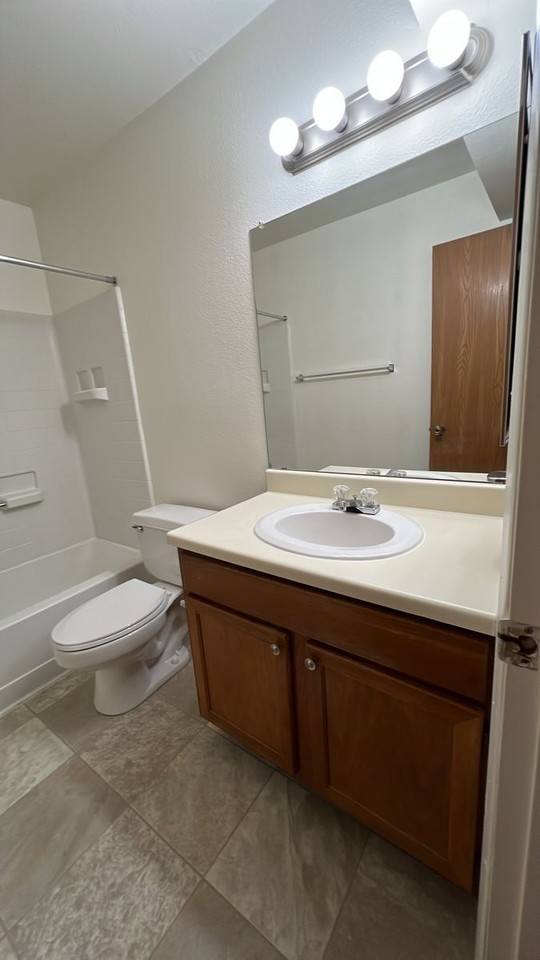 296 Wilder Ct - Photo 7 of 9