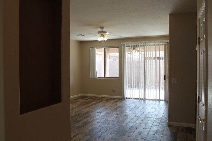 2051 S Edgewater - Photo 4 of 36