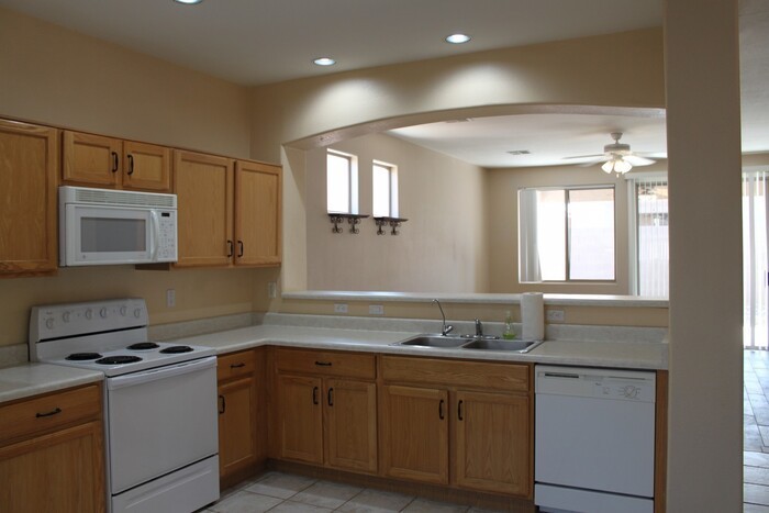 2051 S Edgewater - Photo 6 of 36