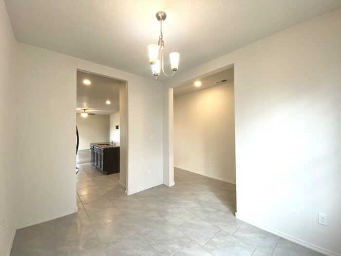2140 Solitaire St Ne - Photo 3 of 23