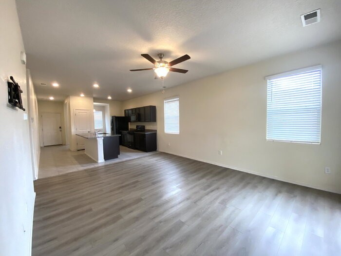 2140 Solitaire St Ne - Photo 5 of 23