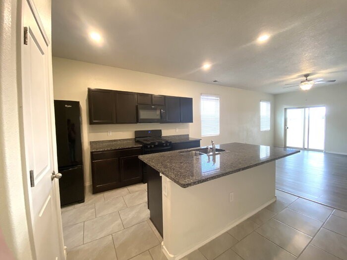 2140 Solitaire St Ne - Photo 6 of 23