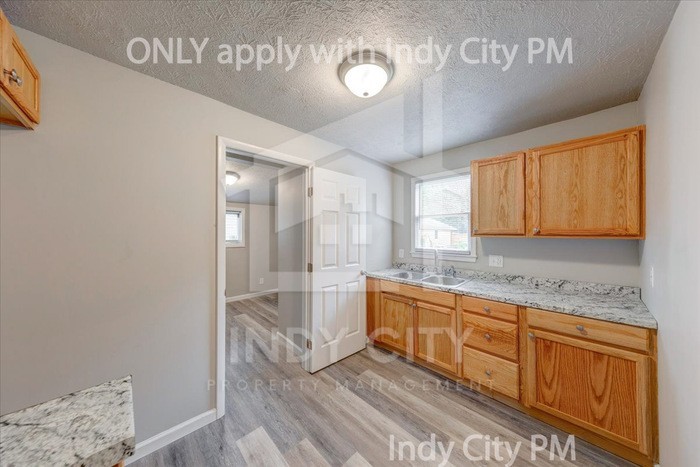 2714 Maywood Rd - Photo 7 of 20