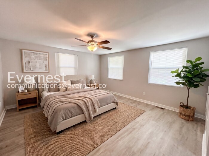 325 New York St - Photo 3 of 20