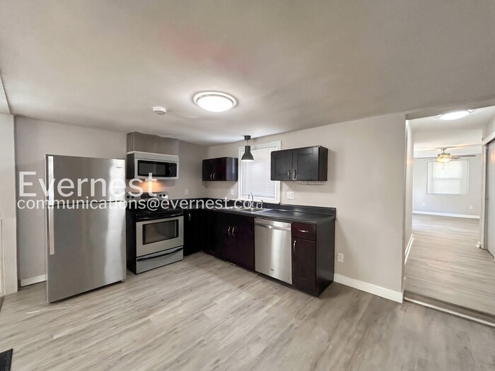 325 New York St - Photo 4 of 20