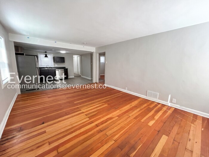 325 New York St - Photo 5 of 20