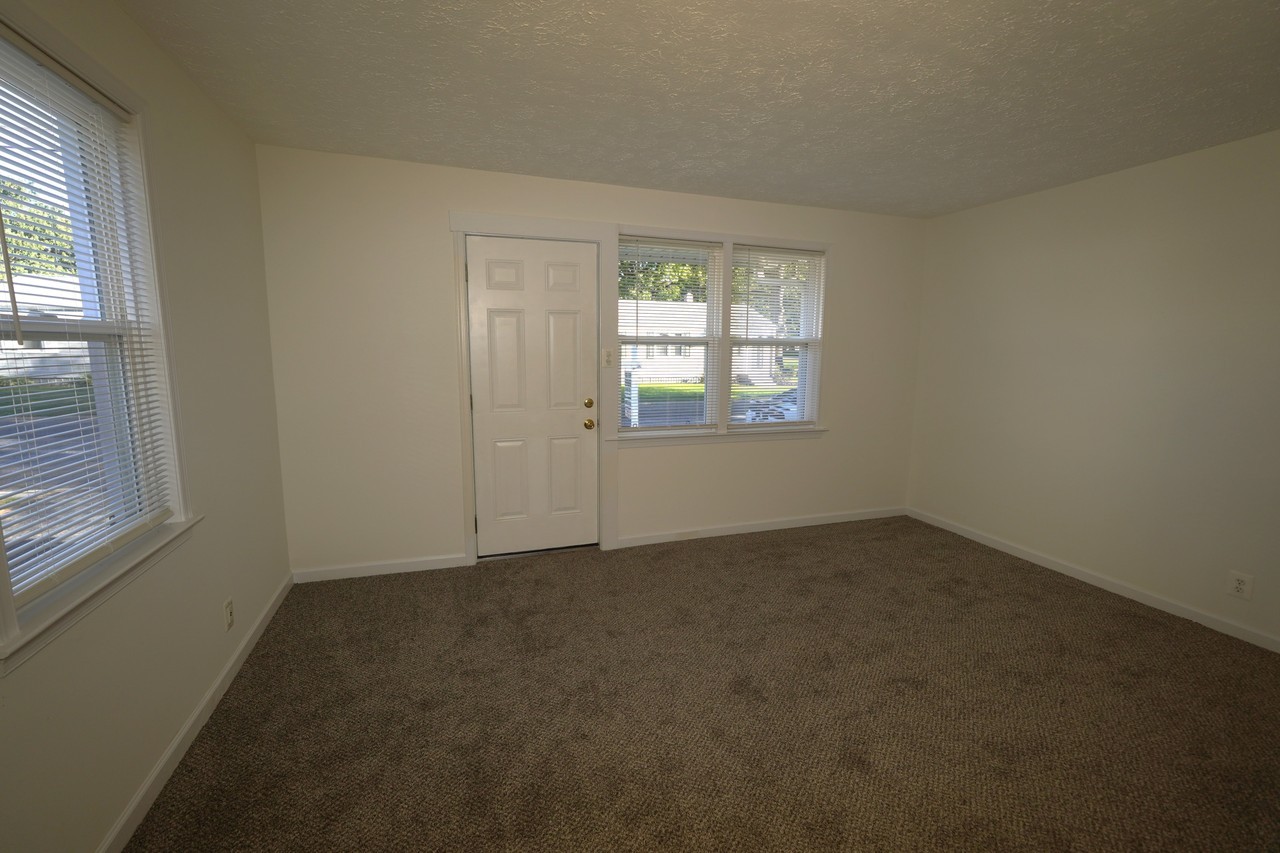 65 Swan St #65 - Photo 3 of 24