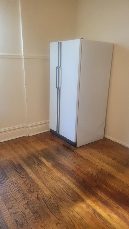 719 Peer St #1 - Photo 3 of 9