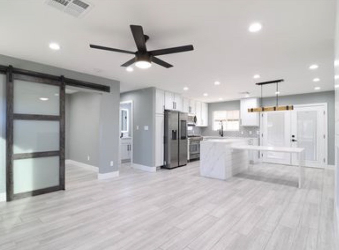 300 Lakeview Dr #NA - Photo 6 of 14