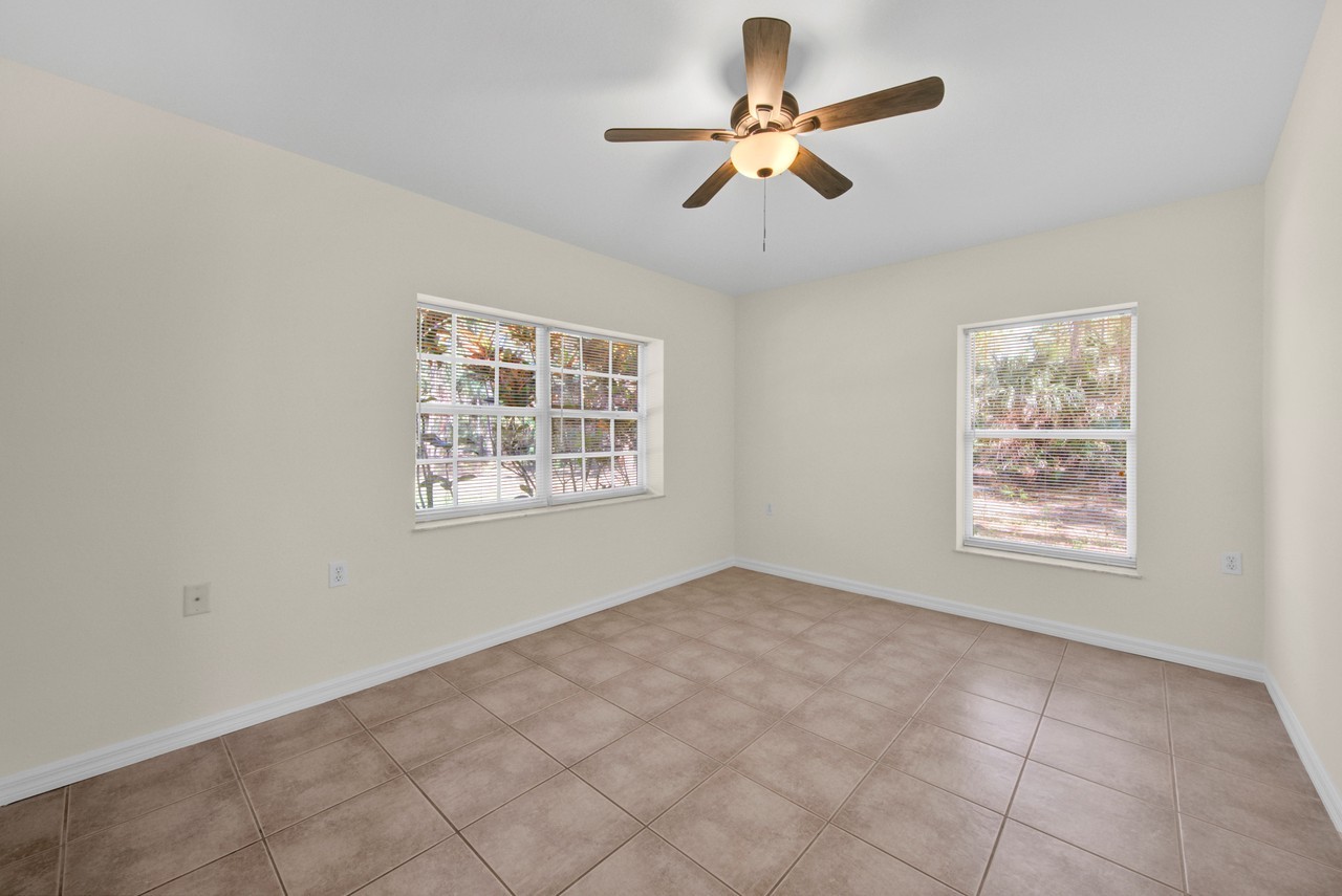 610 10th Ave Ne #NA - Photo 2 of 6