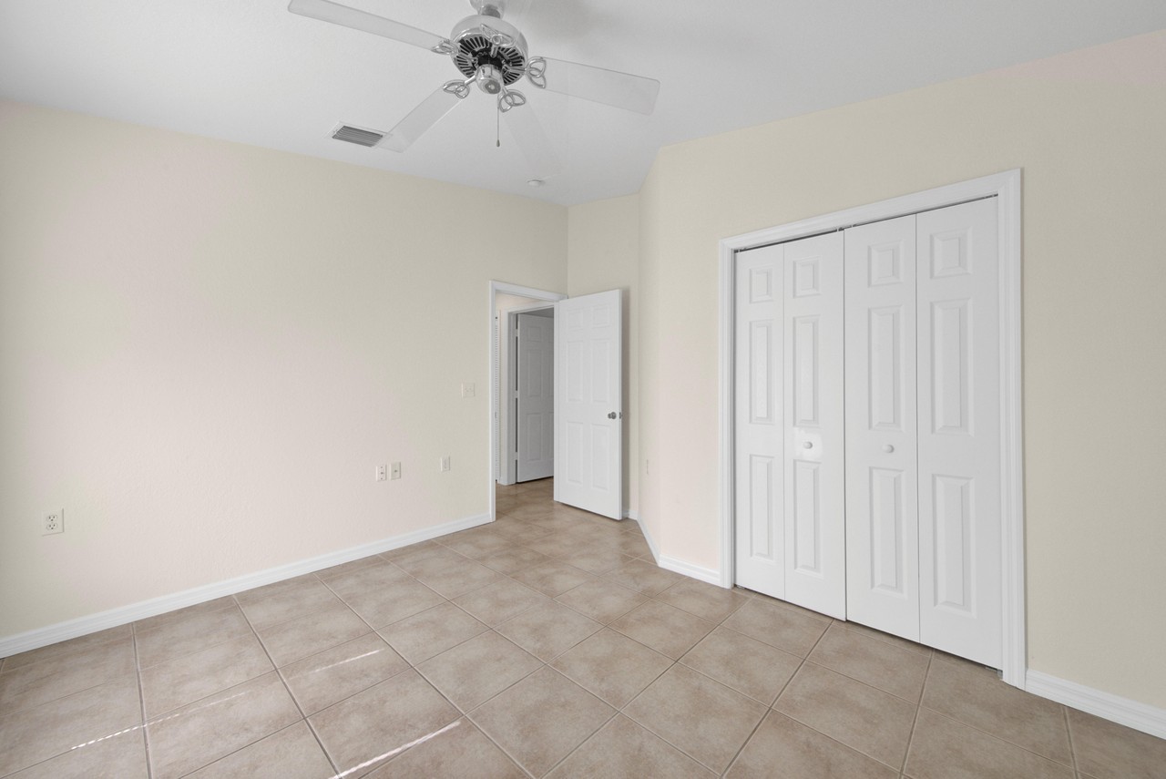 610 10th Ave Ne #NA - Photo 3 of 6