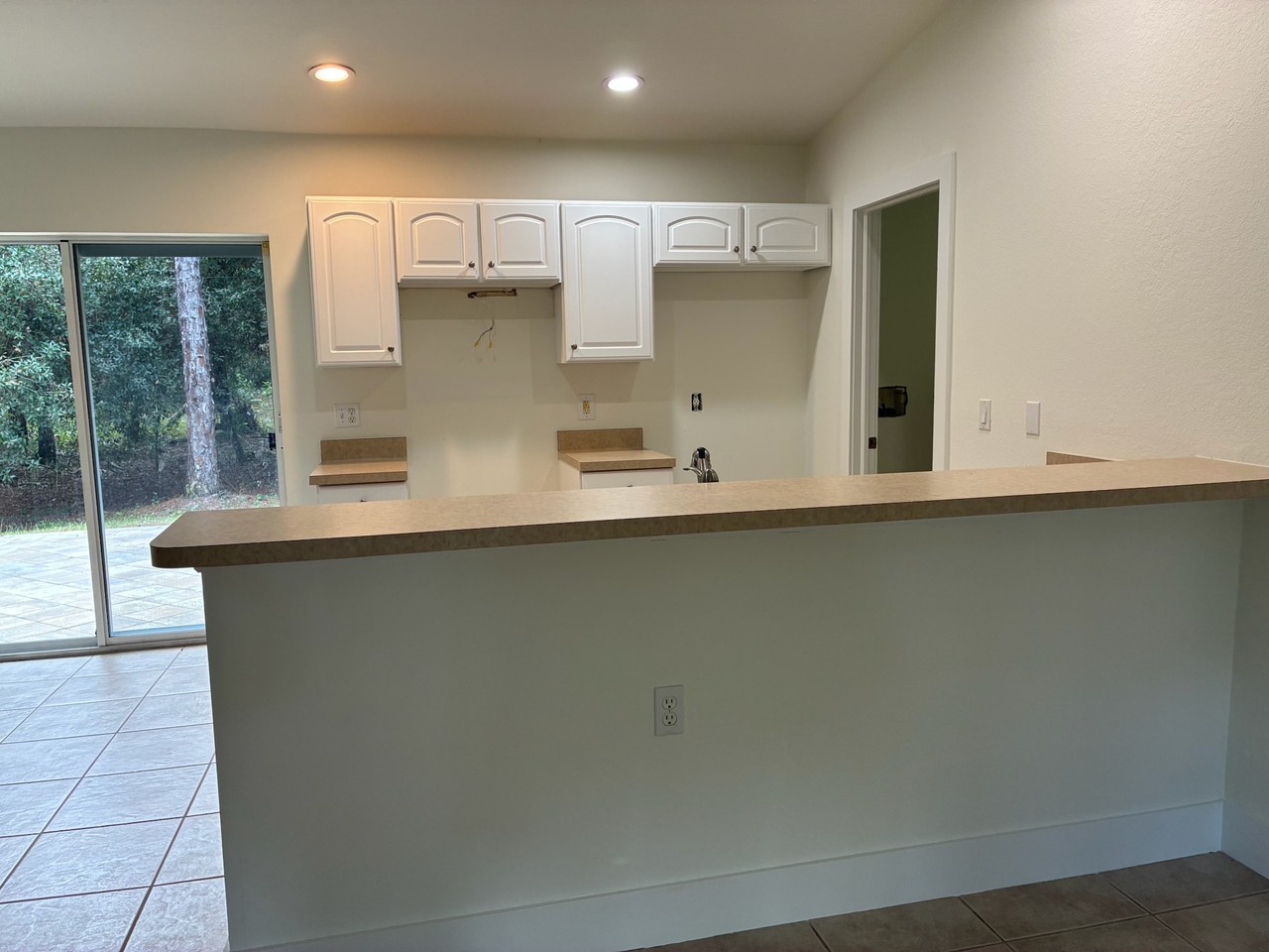 610 10th Ave Ne #NA - Photo 4 of 6
