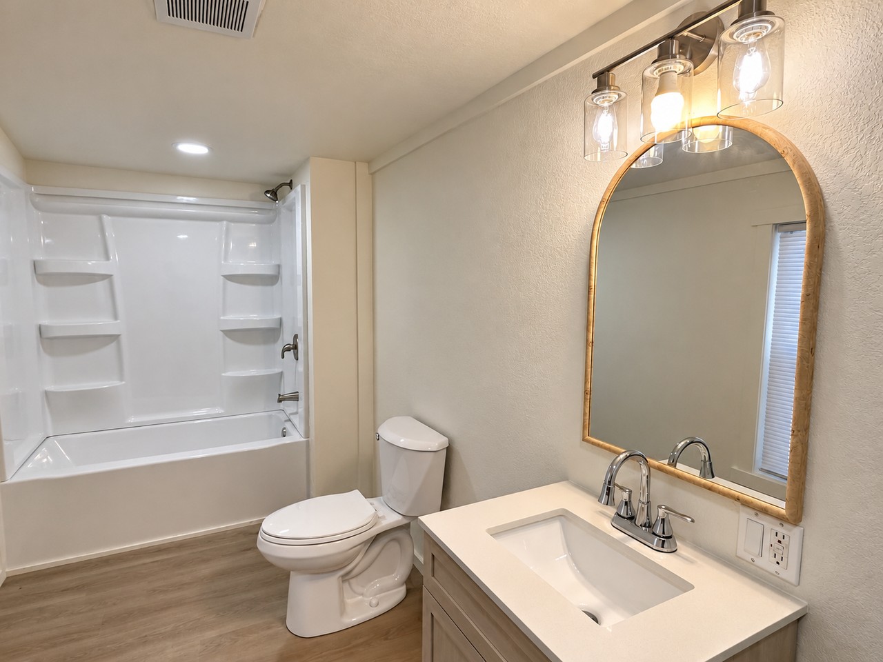 404 E Jackson St #B - Photo 3 of 10