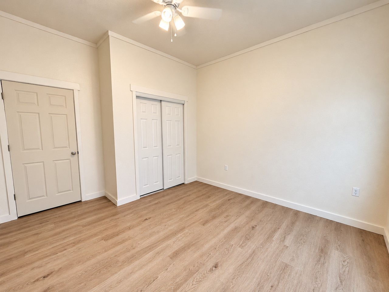 404 E Jackson St #B - Photo 4 of 10