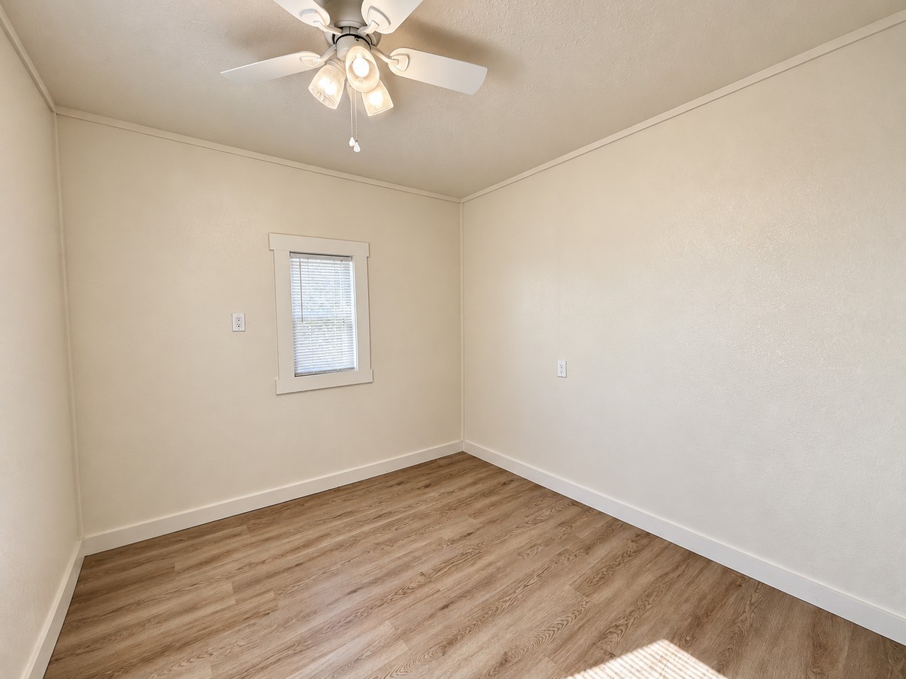 404 E Jackson St #B - Photo 7 of 10