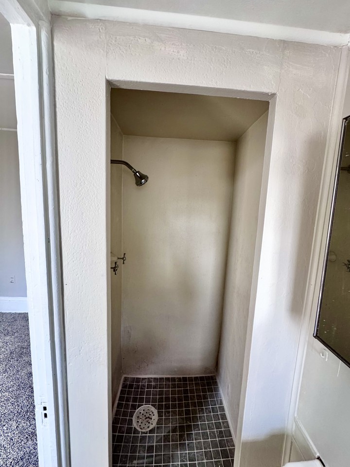 402 W Olive St #404F - Photo 6 of 7